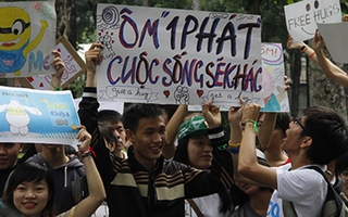 Free Hugs Day - Khi những cái ôm yêu thương xuống phố